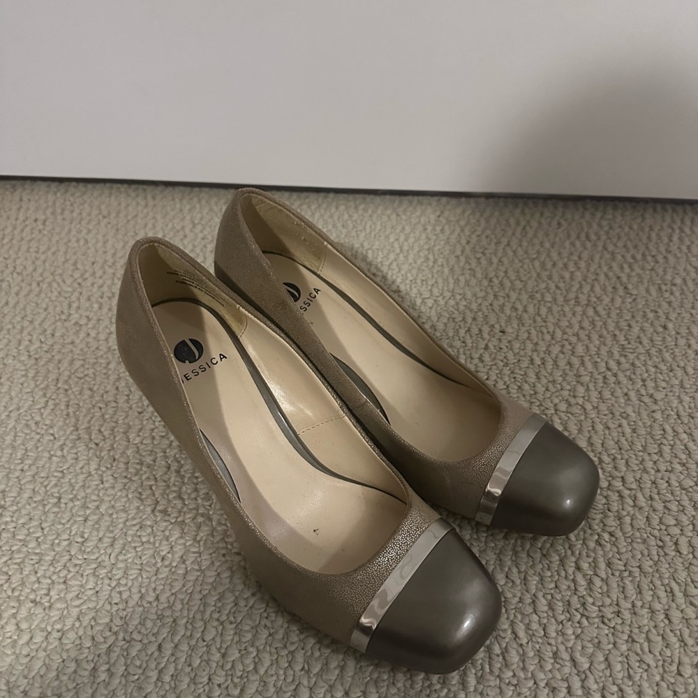 Jessica Simpson Taupe Block Heel Pumps – Cap Toe Metallic Accent, Size 7M
